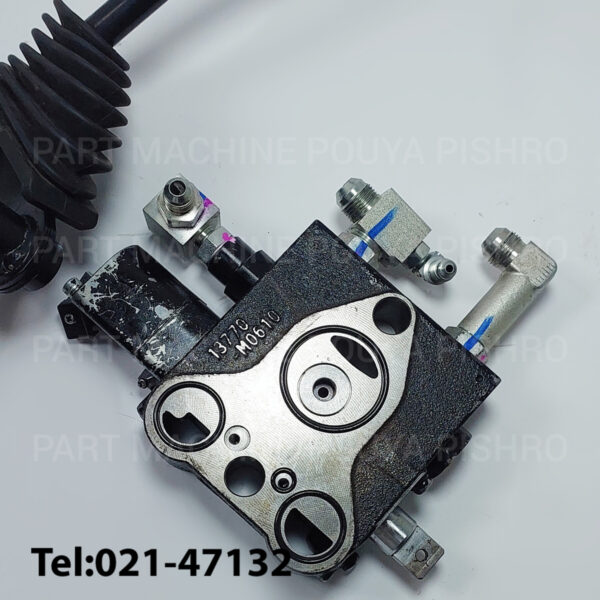 Lumii_20260105_150742366 شیر هیدرولیک لیفتراک تویوتا 8FD50N همراه با دسته لیور تک کاناله